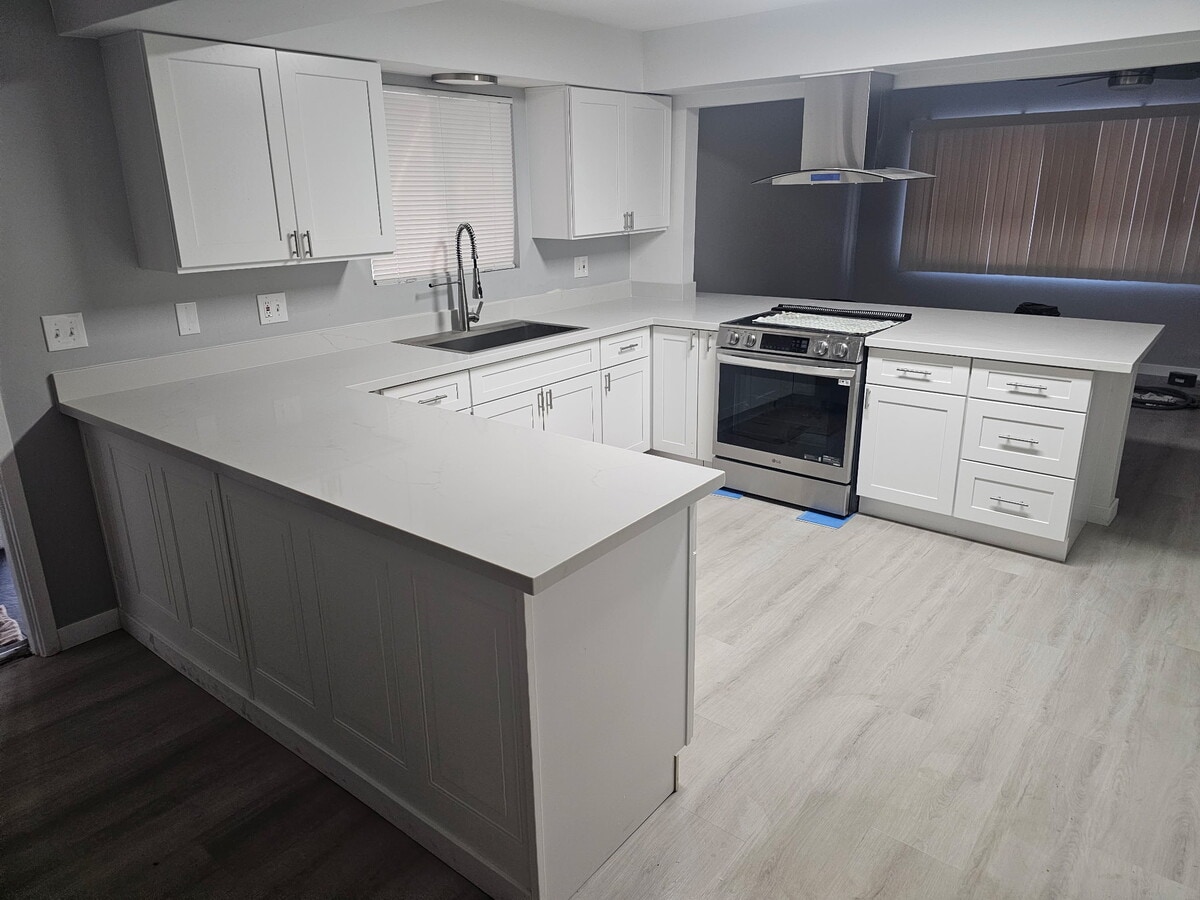 Photo - 1051 W 9th St