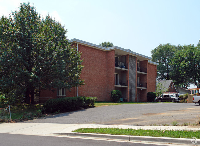 Building Photo - 42ND FLATS Rental