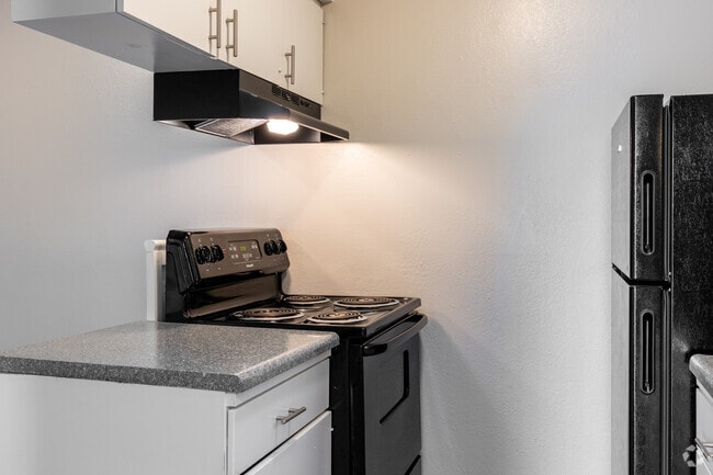 2BR, 1BA - 900 SF - Kitchen
