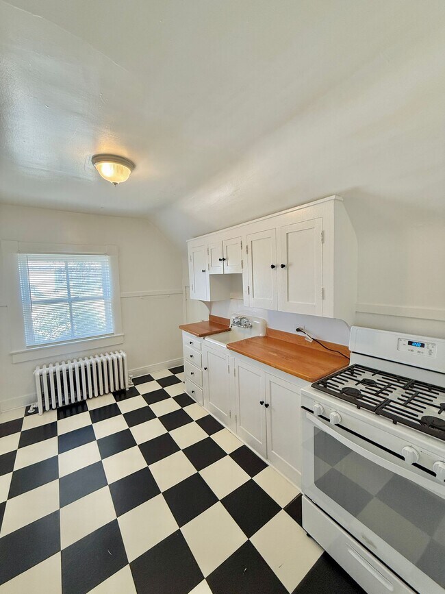 2 E Boulder St
