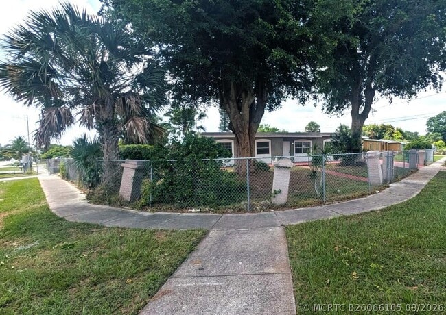 Photo - 801 NW 33rd Terrace