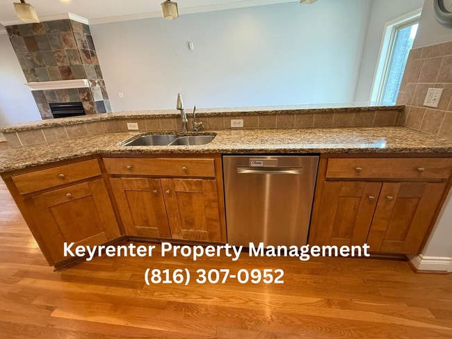 Photo - 207 W 34th St