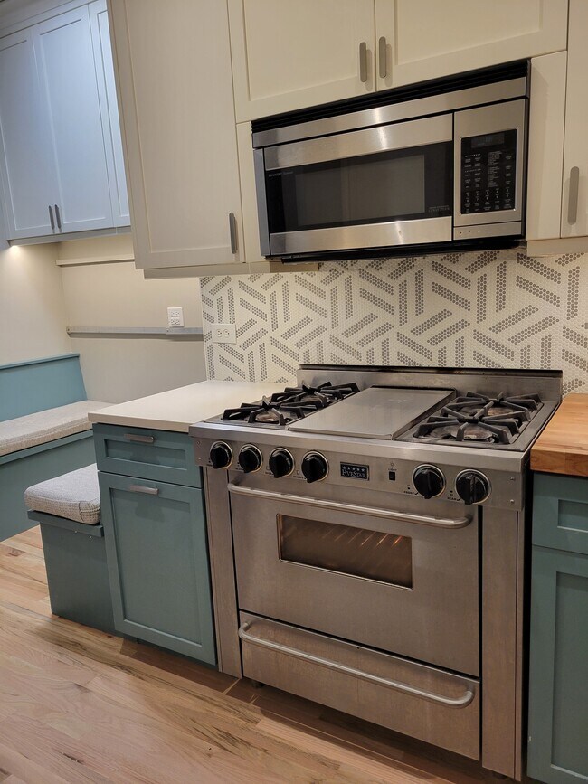 Kitchen - 5131 N Kenmore Ave Unidad 2S