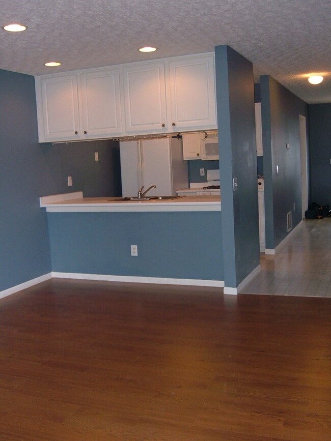 Photo - 6737 Lagrange Dr