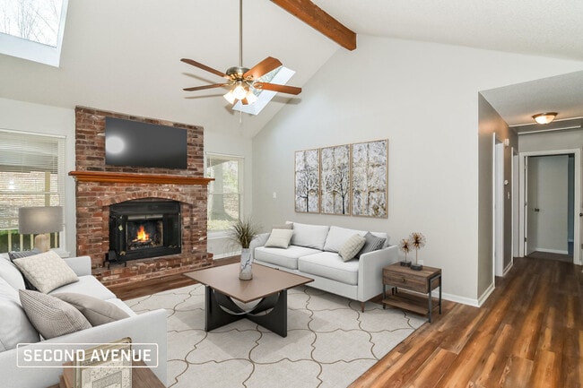 Photo - 716 SE Shamrock Ln