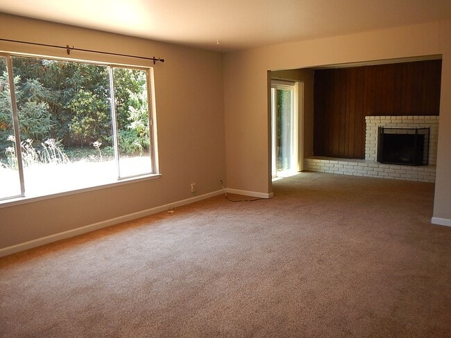 Photo - Charming 4Bed 2 Bath in great family neigh...