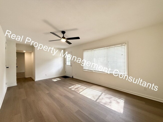Photo - 4 Bed 2 Bath Prairie Village ranch style home!