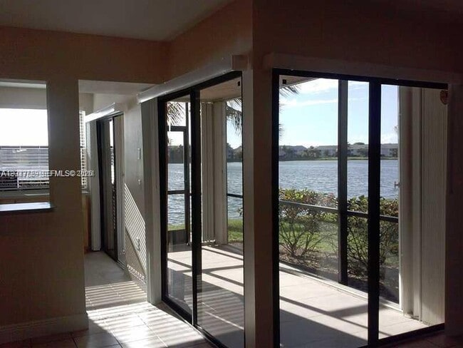 Building Photo - 1500 Jefferson Dr Unit 1500K