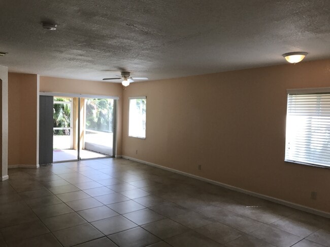 Photo - 6109 Reynolds St