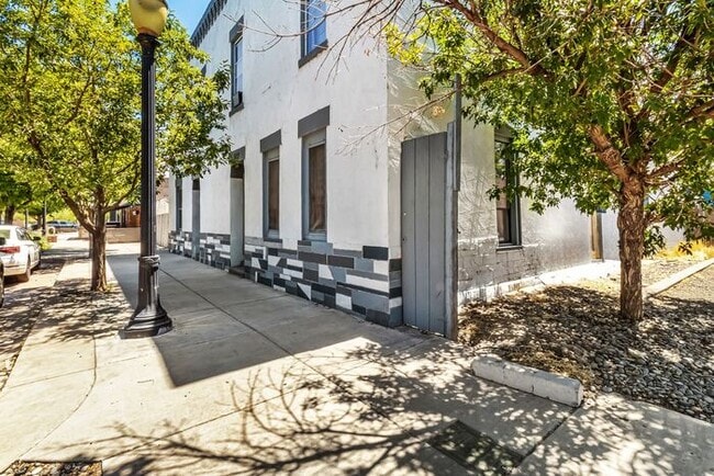 Urban Style Meets Everyday Comfort — Spaci... - Urban Style Meets Everyday Comfort — Spaci... House