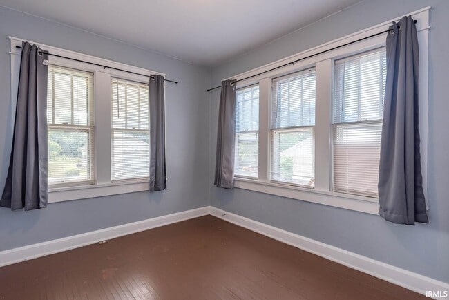 Photo - 204 S Clark St