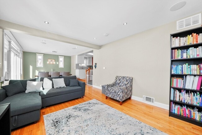 Photo - 9016 Marmora Ave