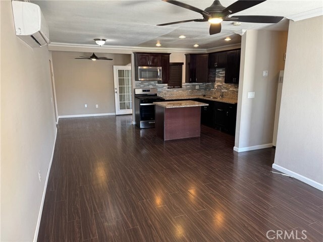 Photo - 926 Griffith Way