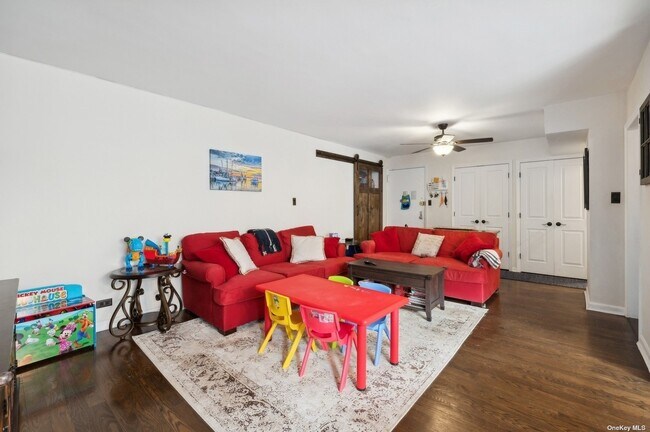 Photo - 125-10 Queens Blvd