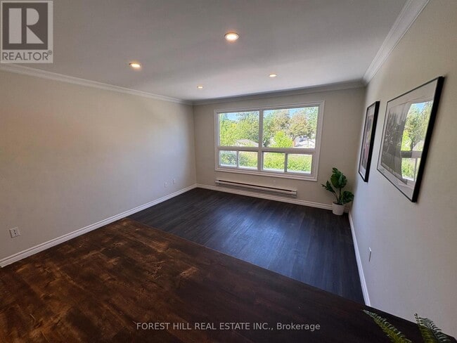 Photo - 130 King St E