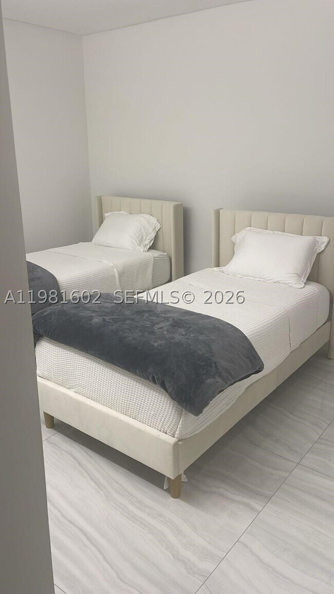 Photo - 19355 Turnberry Way Unit 5L