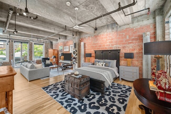 Building Photo - 204 Travis St Unit 2C