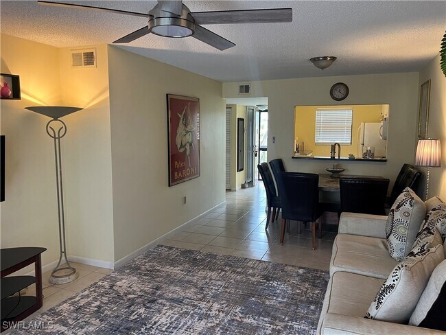 Building Photo - 9261 Central Park Dr Unit 206