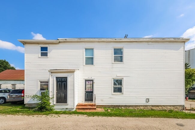 Building Photo - 124 S Chillicothe St Unit 4