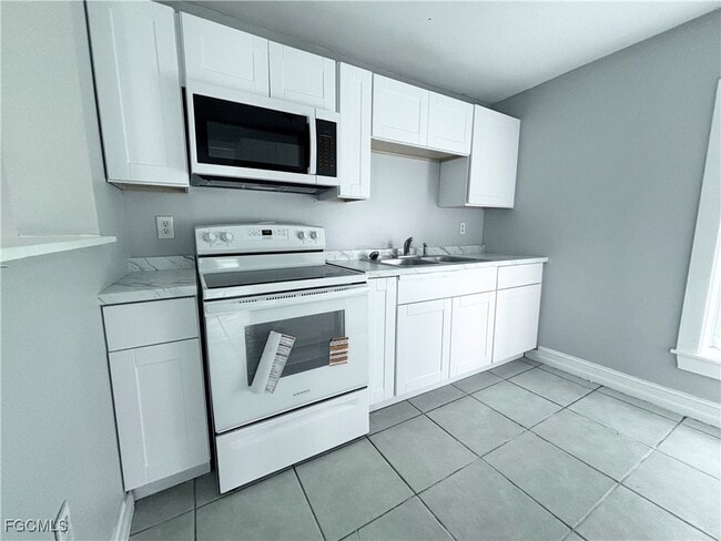 Building Photo - 448 Ellis St Rental