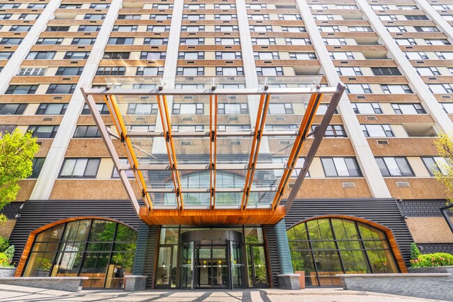 Building Photo - 250 Gorge Rd Unit 12K