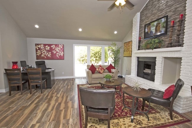 Photo - Ninety-Nine44 on Walnut