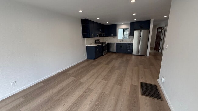 Photo - 1630 Oakdale, Ave. Unit Middle