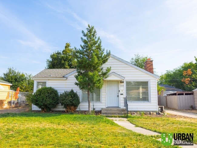 Building Photo - 2427 W Walton Ave