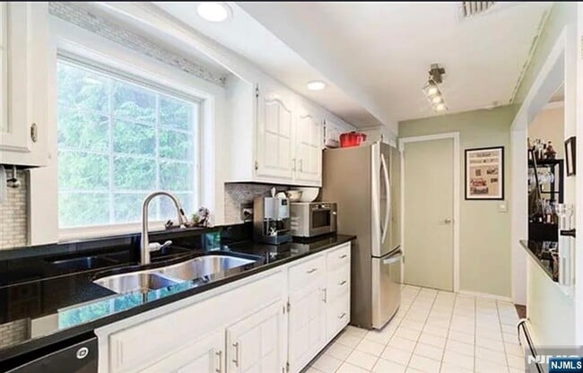 Photo - 112 Tenafly Rd