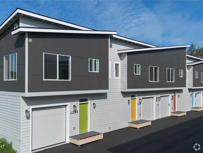 Building Photo - Beautifully designed condo!