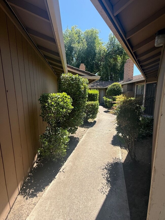 Photo - 3 Bed, 2 Bath Home with 2-Car Garage in Quail Lake Area