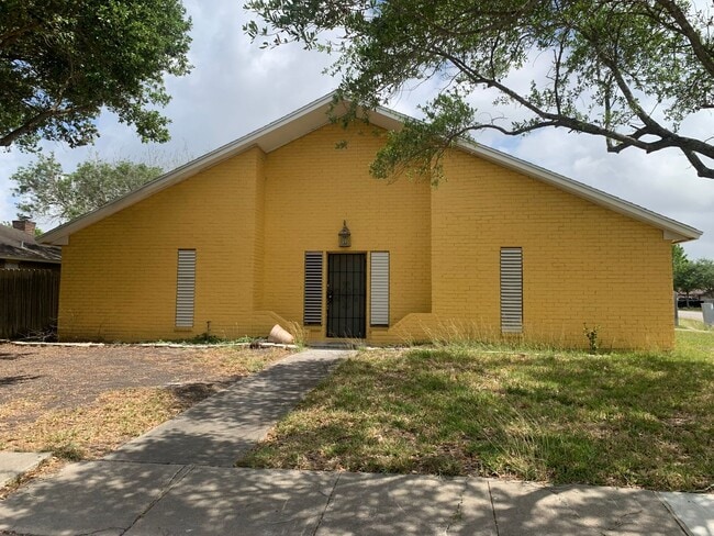 Building Photo - 5230 Edinburg Cir