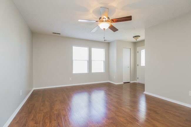 Photo - 2735 Sutherland Dr