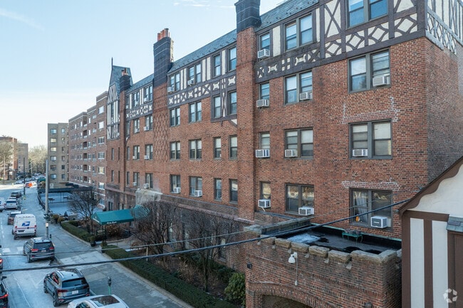 68 Hartsdale Ave - 68 Hartsdale Ave