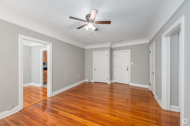 1BR, 1BA - 850SF - Living Room