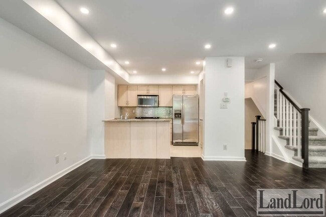 Building Photo - 60 Joe Shuster Way