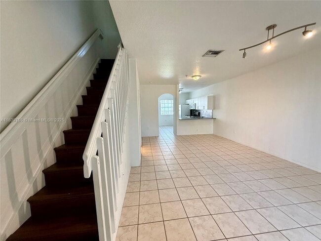 Photo - 5670 NW 116th Ave Unidad 205