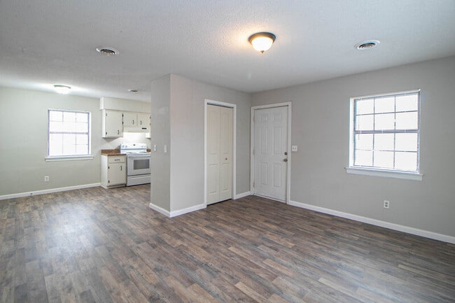 Photo - 14-414 Thompsonville Ln