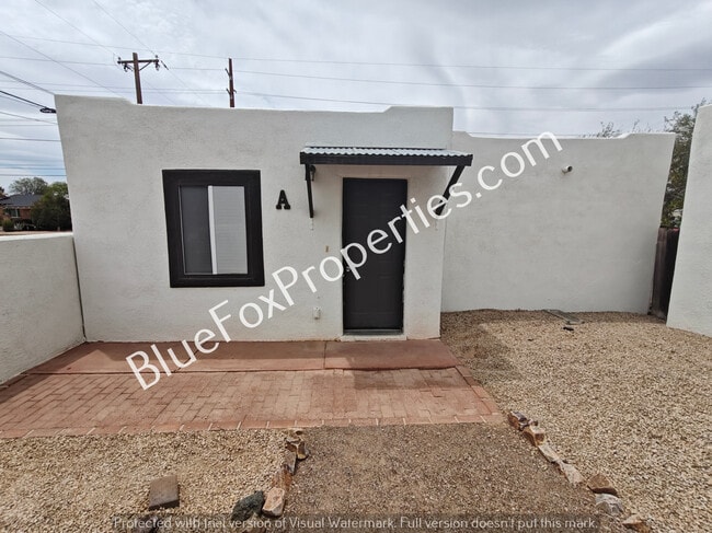 Photo - 3401 E Bermuda St House