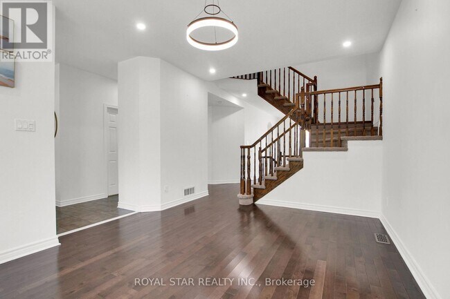 Photo - 115 Tapestry Dr