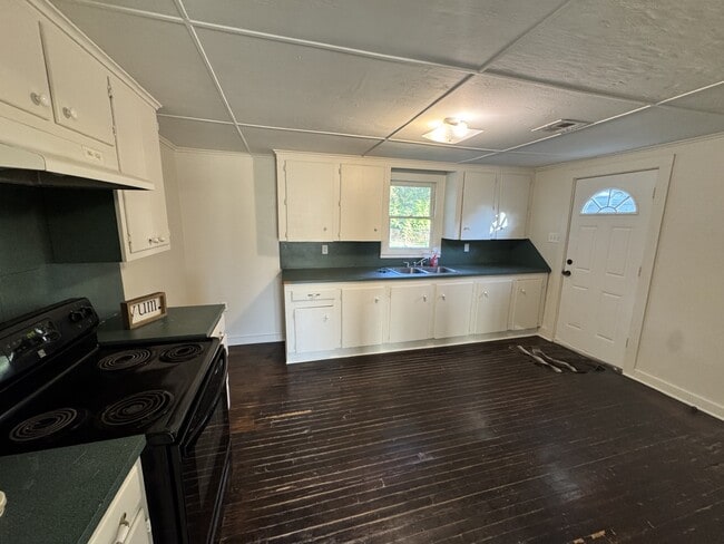 Photo - 110 N Pine St