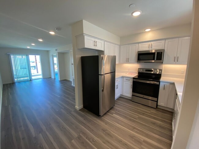 Photo - 1704 Hornblend St