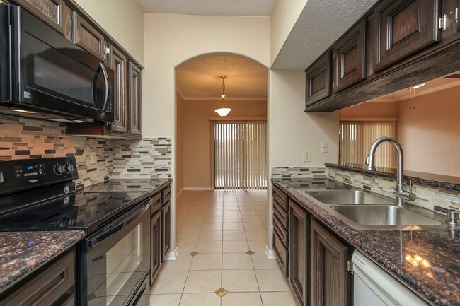 Photo - 17417 Red Oak Dr Unit 133