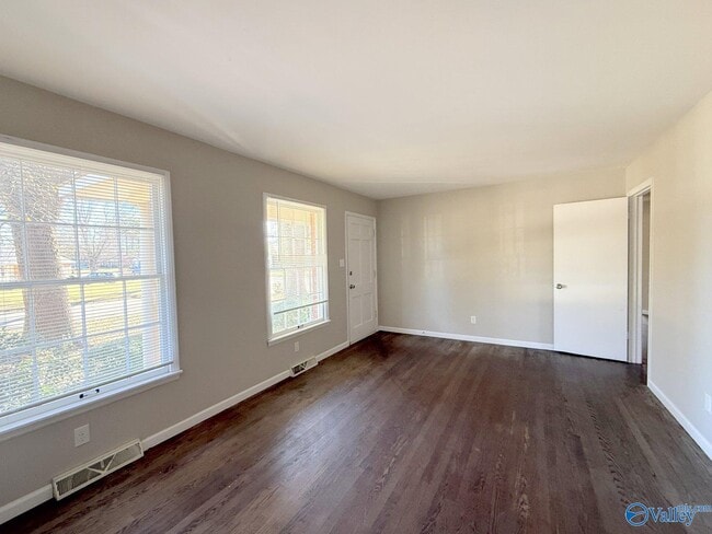 Photo - 1729 Laverne Dr NW