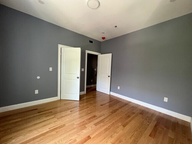 Building Photo - 341 Cambridge St Unit 3 Rental
