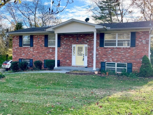 Photo - Updated 4 Bedroom, home Farragut!