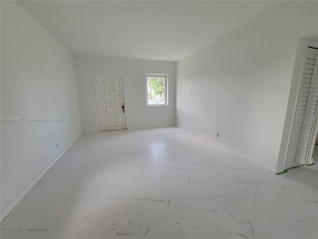 Photo - 2450 SW 5th St Unidad 2450