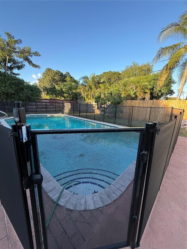 Photo - 828 Fairway Dr