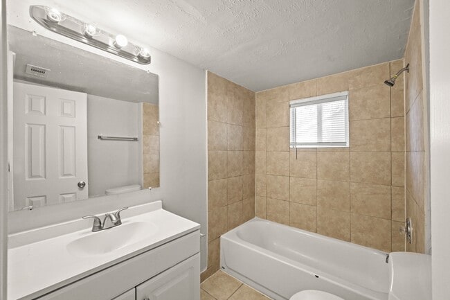 Photo - 203 W Hart Ave