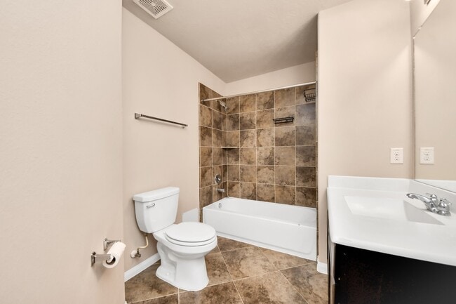 Photo - 3115 Lake Dr